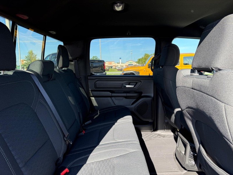 Ram 1500 Vehicle Full-screen Gallery Image 10