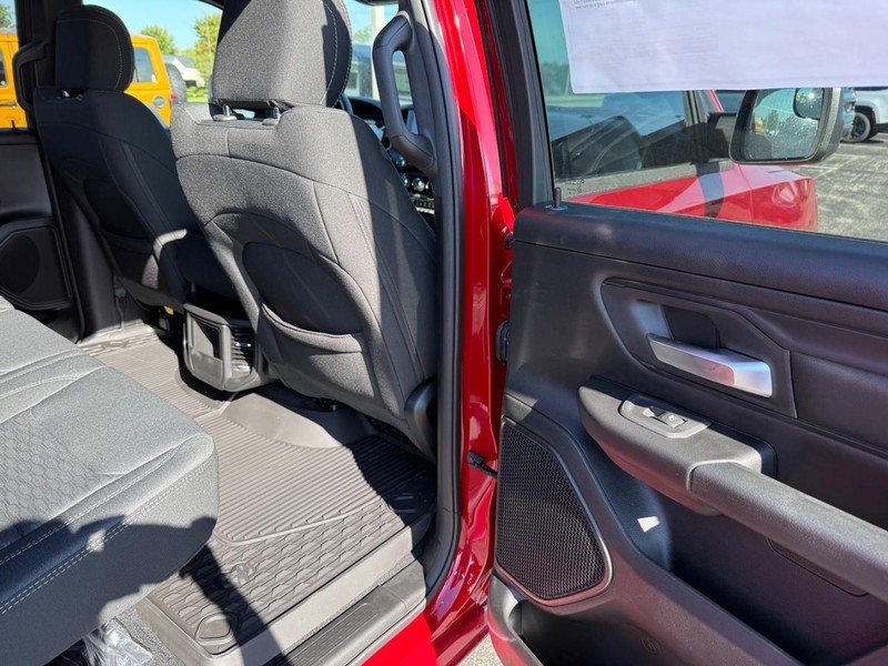 Ram 1500 Vehicle Full-screen Gallery Image 11