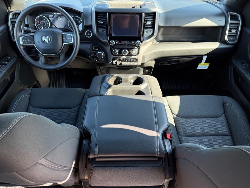 Ram 1500 Vehicle Full-screen Gallery Image 12