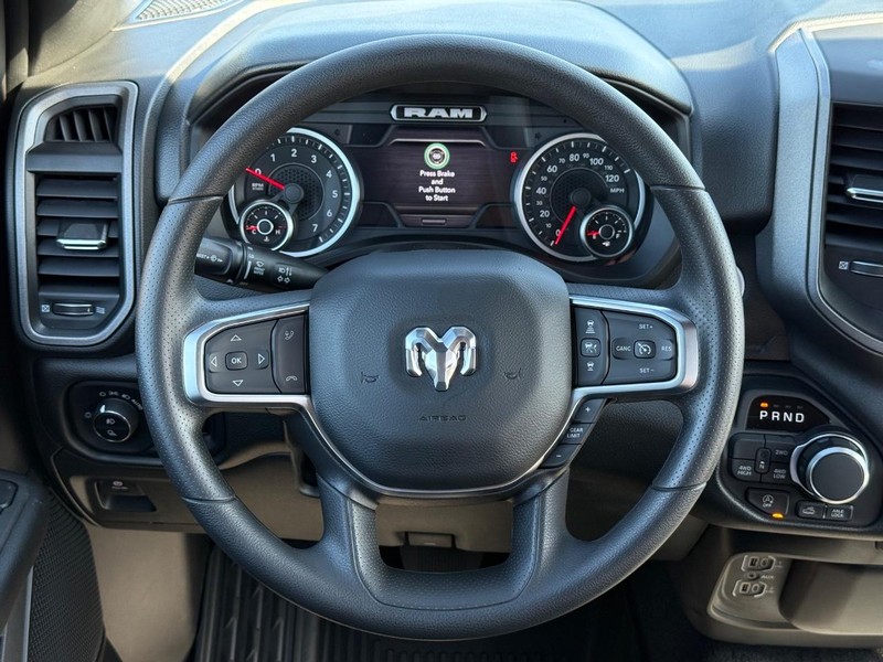 Ram 1500 Vehicle Full-screen Gallery Image 13