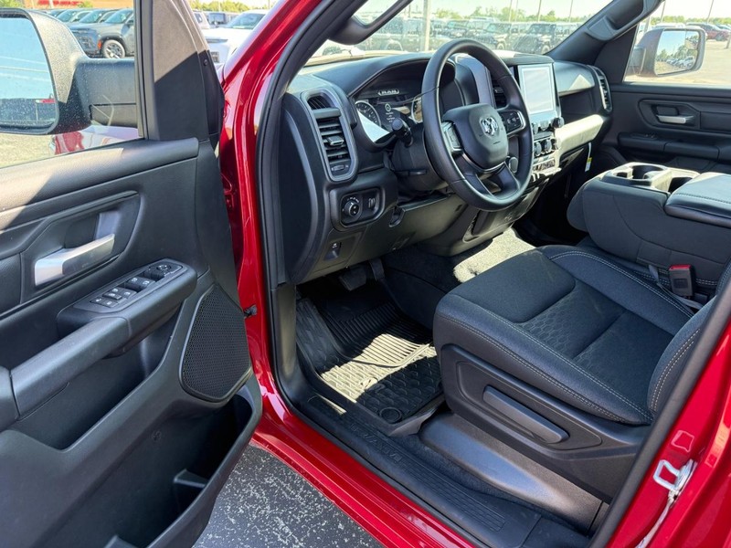 Ram 1500 Vehicle Full-screen Gallery Image 16