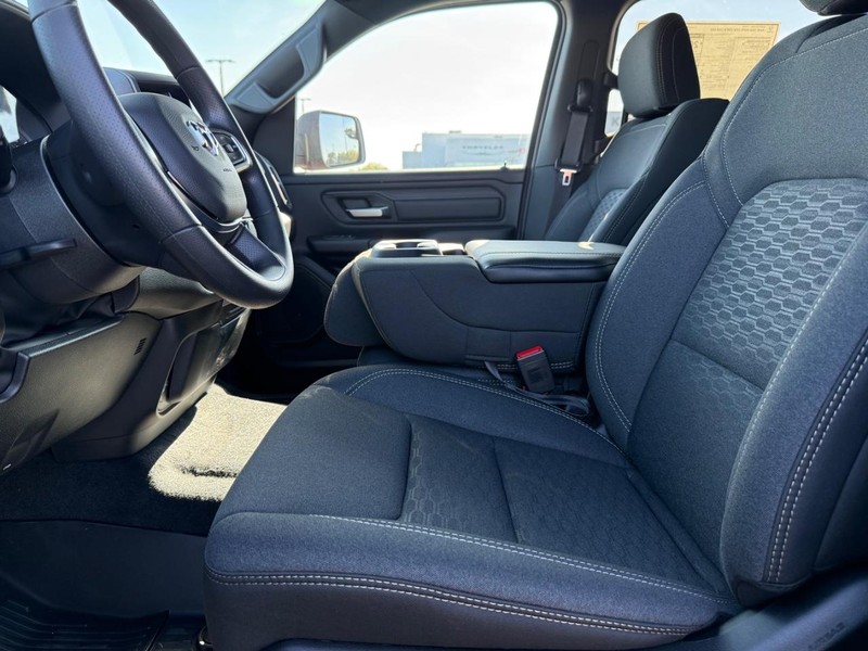 Ram 1500 Vehicle Full-screen Gallery Image 17