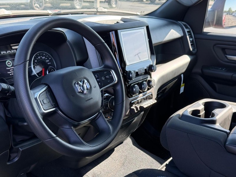 Ram 1500 Vehicle Full-screen Gallery Image 18