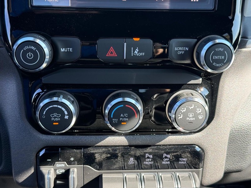 Ram 1500 Vehicle Full-screen Gallery Image 25