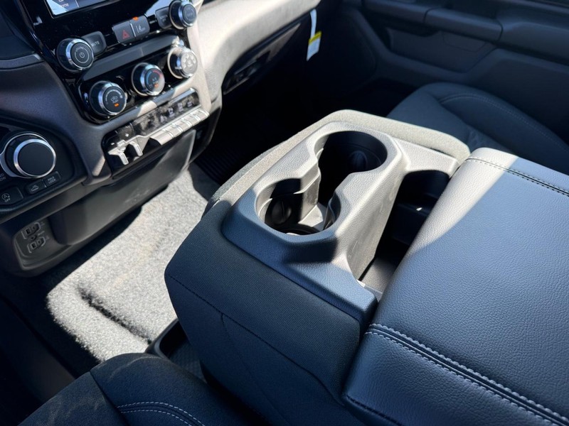 Ram 1500 Vehicle Full-screen Gallery Image 26