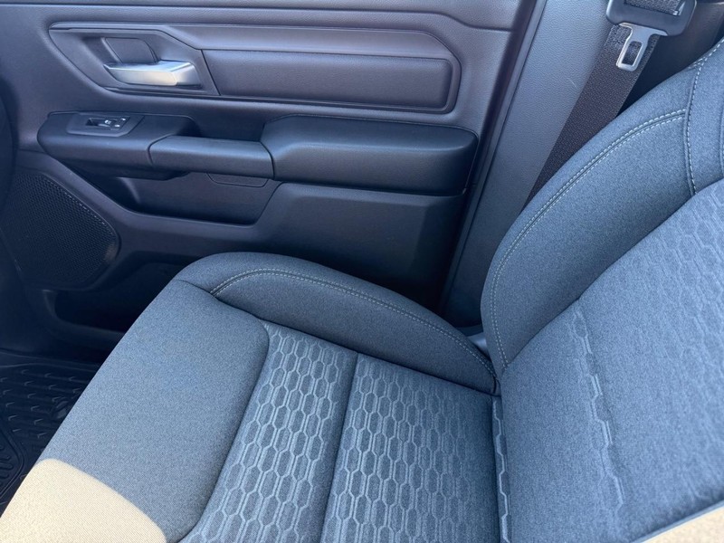 Ram 1500 Vehicle Full-screen Gallery Image 27