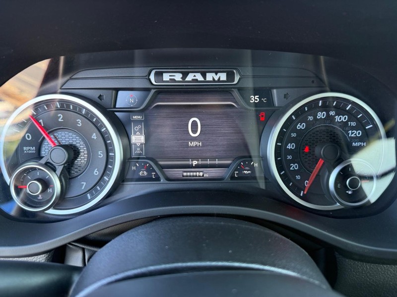 Ram 1500 Vehicle Full-screen Gallery Image 28