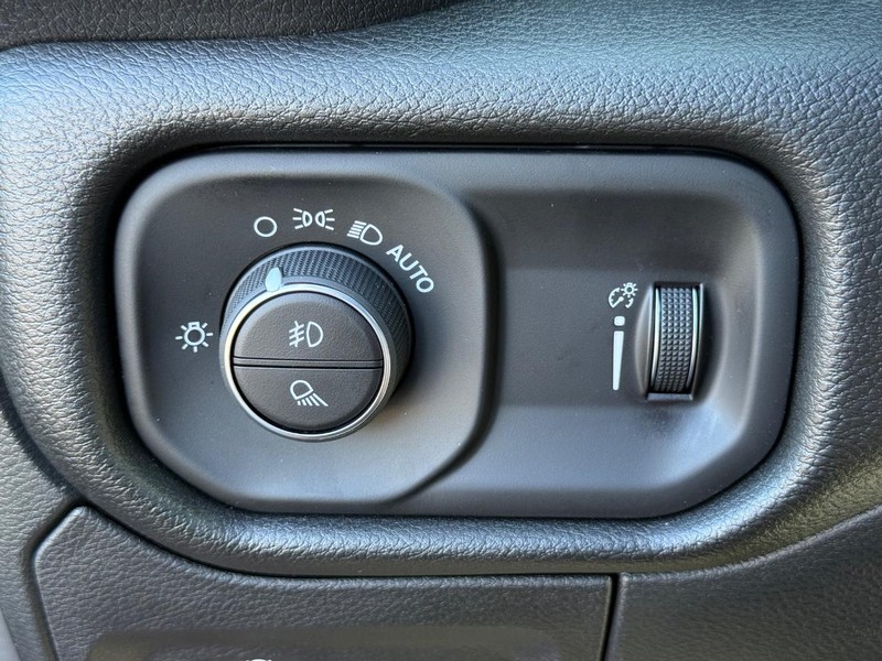 Ram 1500 Vehicle Full-screen Gallery Image 30