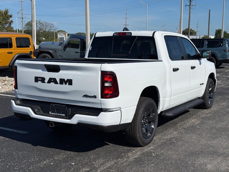 Ram 1500 Vehicle Full-screen Gallery Image 3