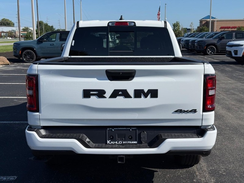 Ram 1500 Vehicle Full-screen Gallery Image 4
