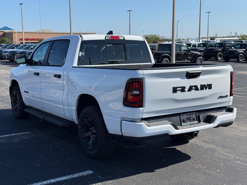 Ram 1500 Vehicle Full-screen Gallery Image 5