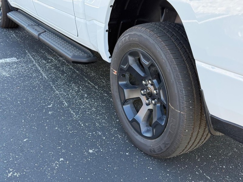 Ram 1500 Vehicle Full-screen Gallery Image 6