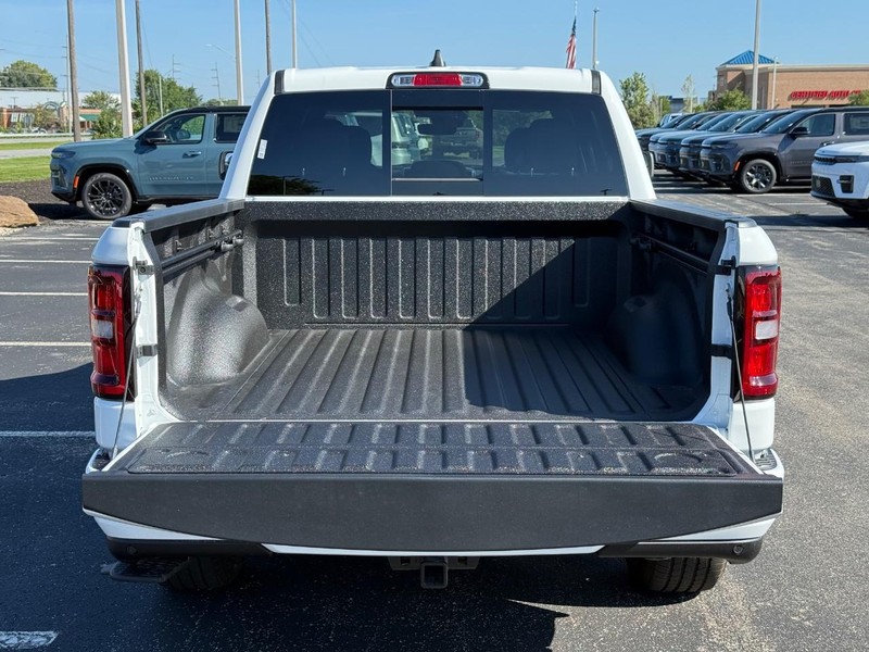 Ram 1500 Vehicle Full-screen Gallery Image 7