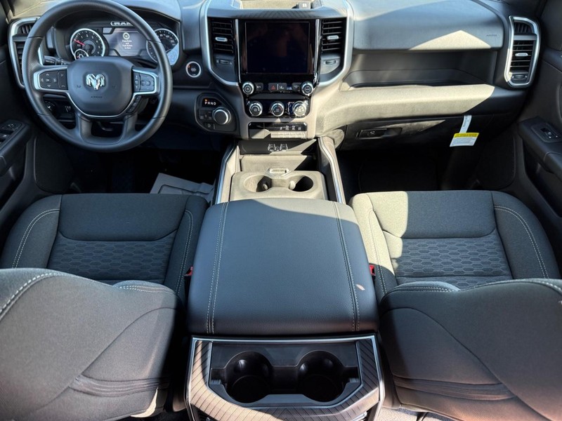 Ram 1500 Vehicle Full-screen Gallery Image 12