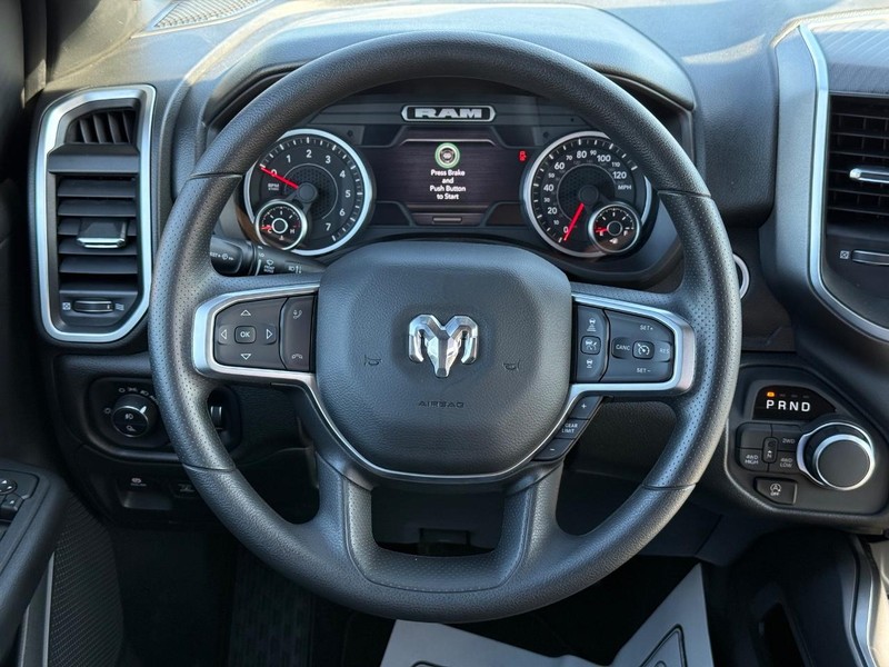 Ram 1500 Vehicle Full-screen Gallery Image 13
