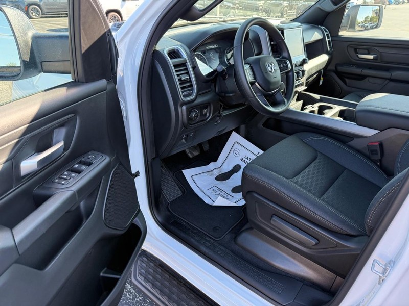 Ram 1500 Vehicle Full-screen Gallery Image 16