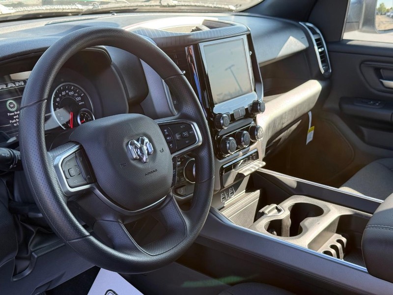 Ram 1500 Vehicle Full-screen Gallery Image 18