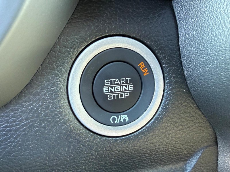 Ram 1500 Vehicle Full-screen Gallery Image 21