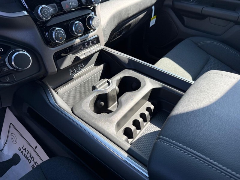 Ram 1500 Vehicle Full-screen Gallery Image 26