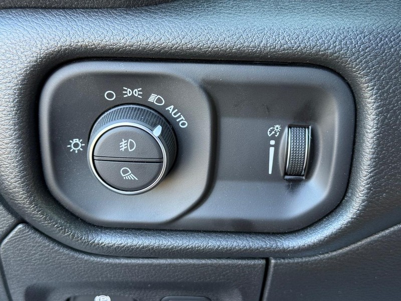 Ram 1500 Vehicle Full-screen Gallery Image 30