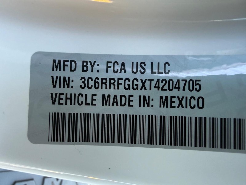 Ram 1500 Vehicle Full-screen Gallery Image 32