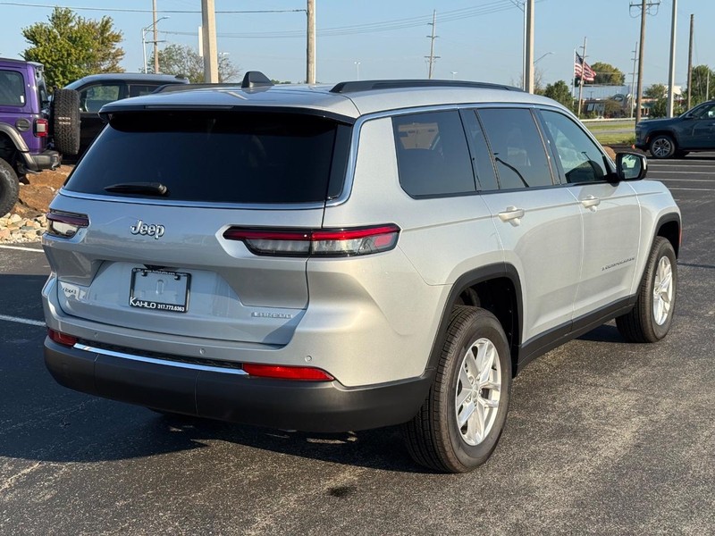 Jeep Grand Cherokee L Vehicle Full-screen Gallery Image 3