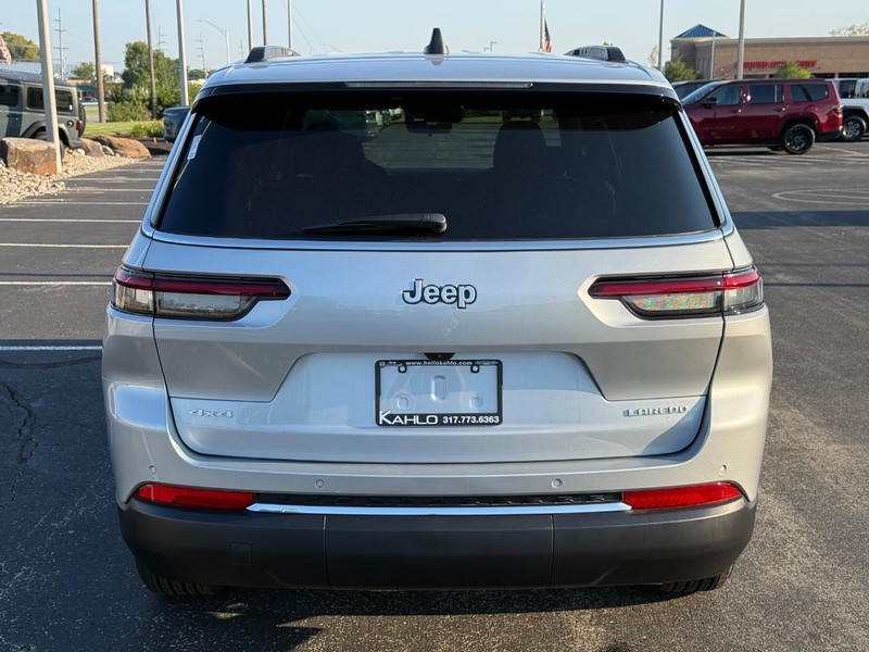 Jeep Grand Cherokee L Vehicle Full-screen Gallery Image 4