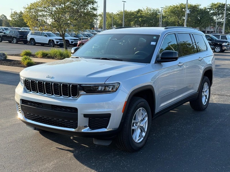 Jeep Grand Cherokee L Vehicle Full-screen Gallery Image 9
