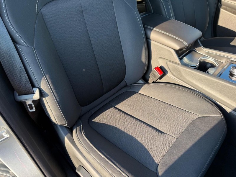 Jeep Grand Cherokee L Vehicle Full-screen Gallery Image 18