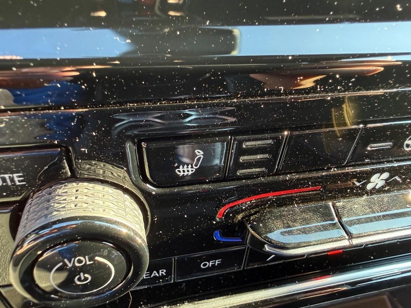 Jeep Grand Cherokee L Vehicle Full-screen Gallery Image 25