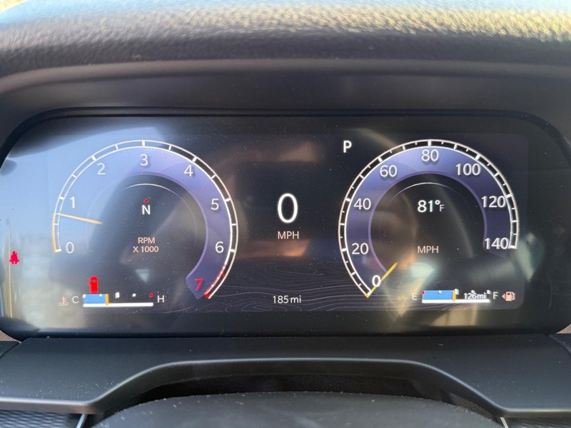 Jeep Grand Cherokee L Vehicle Full-screen Gallery Image 32