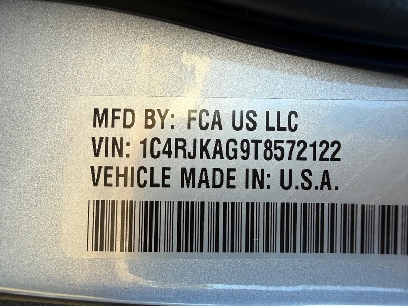 Jeep Grand Cherokee L Vehicle Full-screen Gallery Image 35