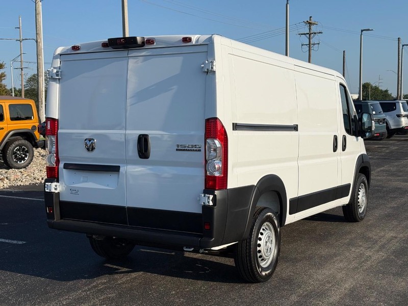 Ram ProMaster Cargo Van Vehicle Full-screen Gallery Image 3