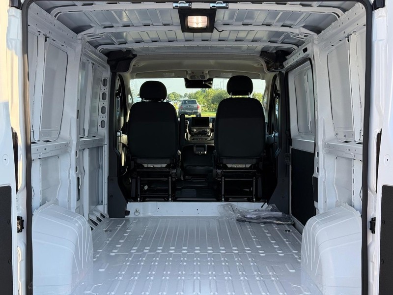 Ram ProMaster Cargo Van Vehicle Full-screen Gallery Image 7