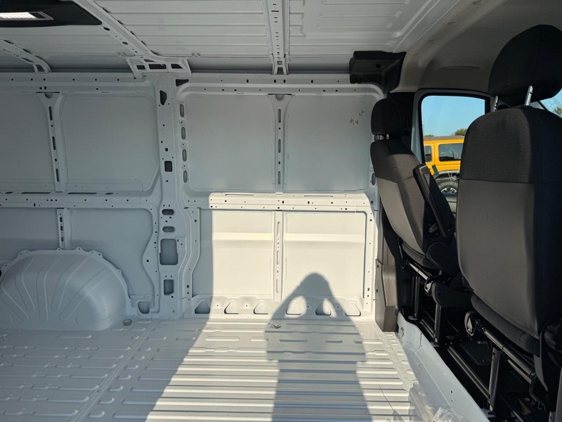 Ram ProMaster Cargo Van Vehicle Full-screen Gallery Image 10
