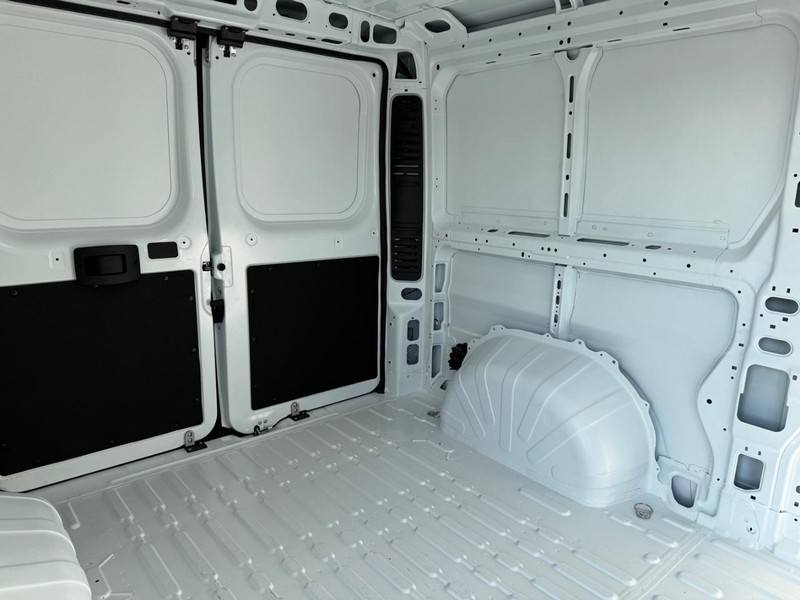 Ram ProMaster Cargo Van Vehicle Full-screen Gallery Image 12