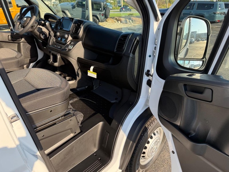 Ram ProMaster Cargo Van Vehicle Full-screen Gallery Image 15