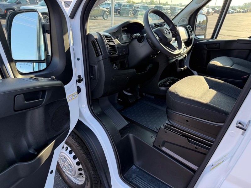 Ram ProMaster Cargo Van Vehicle Full-screen Gallery Image 17