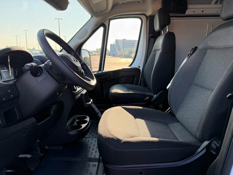 Ram ProMaster Cargo Van Vehicle Full-screen Gallery Image 18
