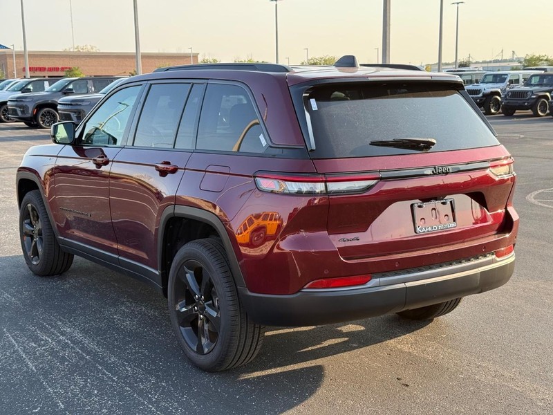 Jeep Grand Cherokee Vehicle Full-screen Gallery Image 5
