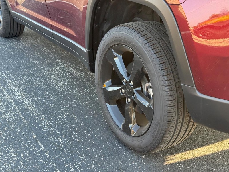Jeep Grand Cherokee Vehicle Full-screen Gallery Image 6