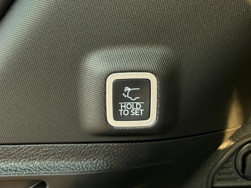 Jeep Grand Cherokee Vehicle Full-screen Gallery Image 8