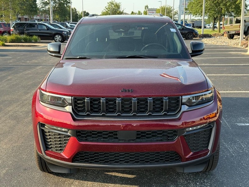 Jeep Grand Cherokee Vehicle Full-screen Gallery Image 10