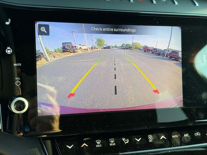 Jeep Grand Cherokee Vehicle Full-screen Gallery Image 25