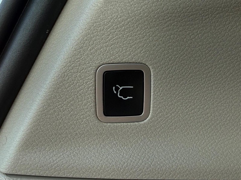 Chrysler Pacifica Vehicle Full-screen Gallery Image 8