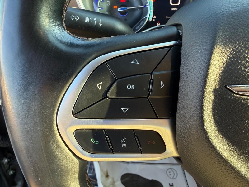 Chrysler Pacifica Vehicle Full-screen Gallery Image 21