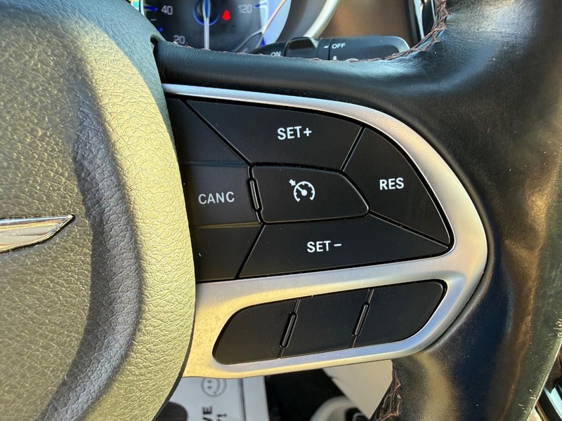 Chrysler Pacifica Vehicle Full-screen Gallery Image 22