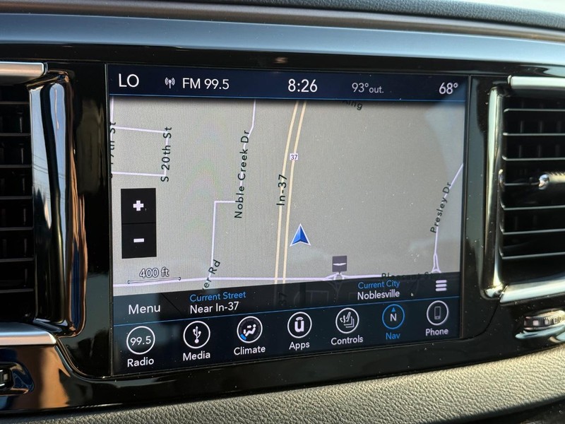 Chrysler Pacifica Vehicle Full-screen Gallery Image 24
