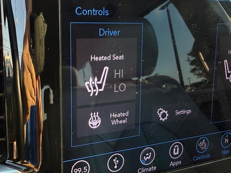 Chrysler Pacifica Vehicle Full-screen Gallery Image 26