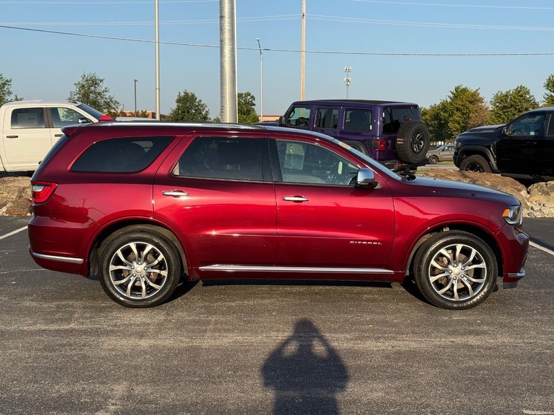 Dodge Durango Vehicle Full-screen Gallery Image 2